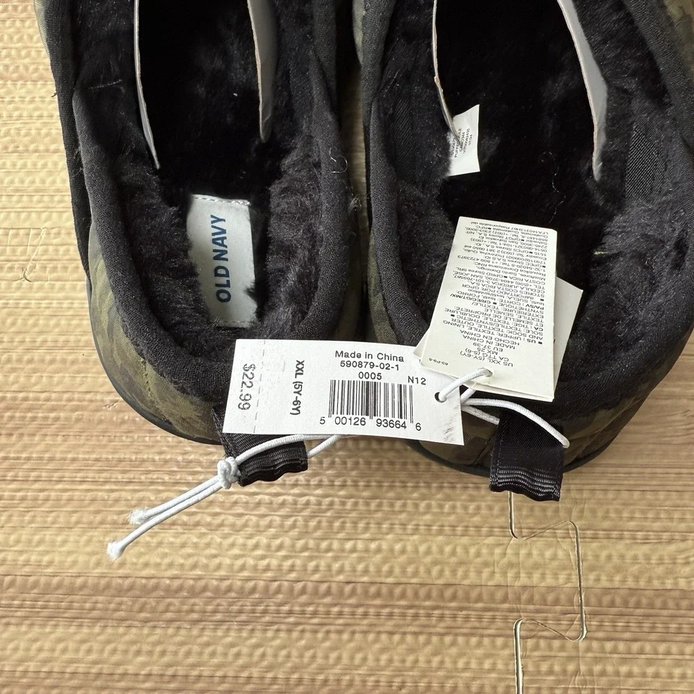 Old Navy Boys Camouflage Quilted Slip-On Slippers, Fleece Lined, XXL(5y-6y)